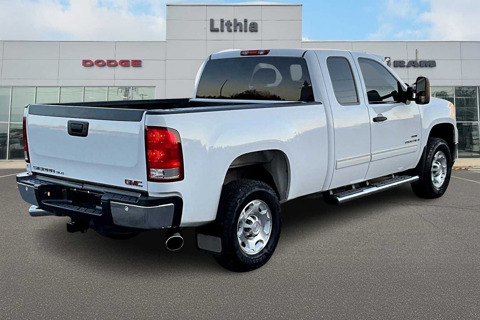 Thumbnail: 2009 GMC Sierra 2500 - 23