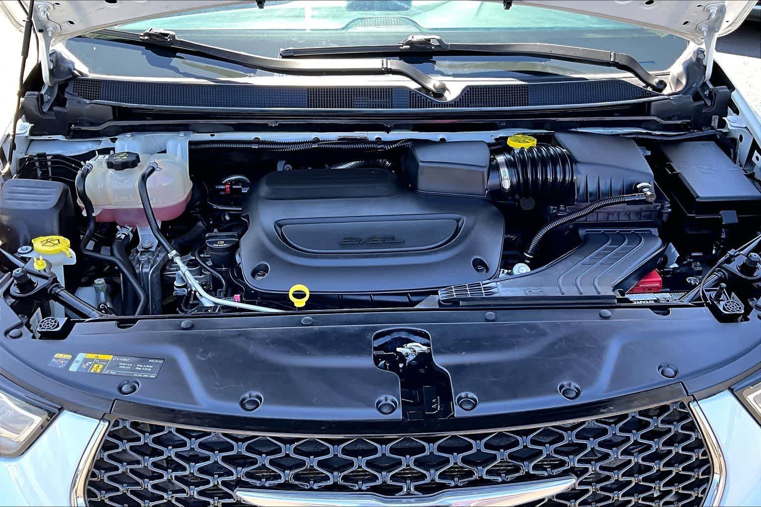 Thumbnail: 2023 Chrysler Pacifica - 8