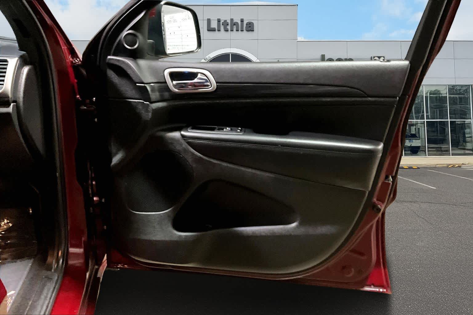 Thumbnail: 2020 Jeep Grand Cherokee - 29