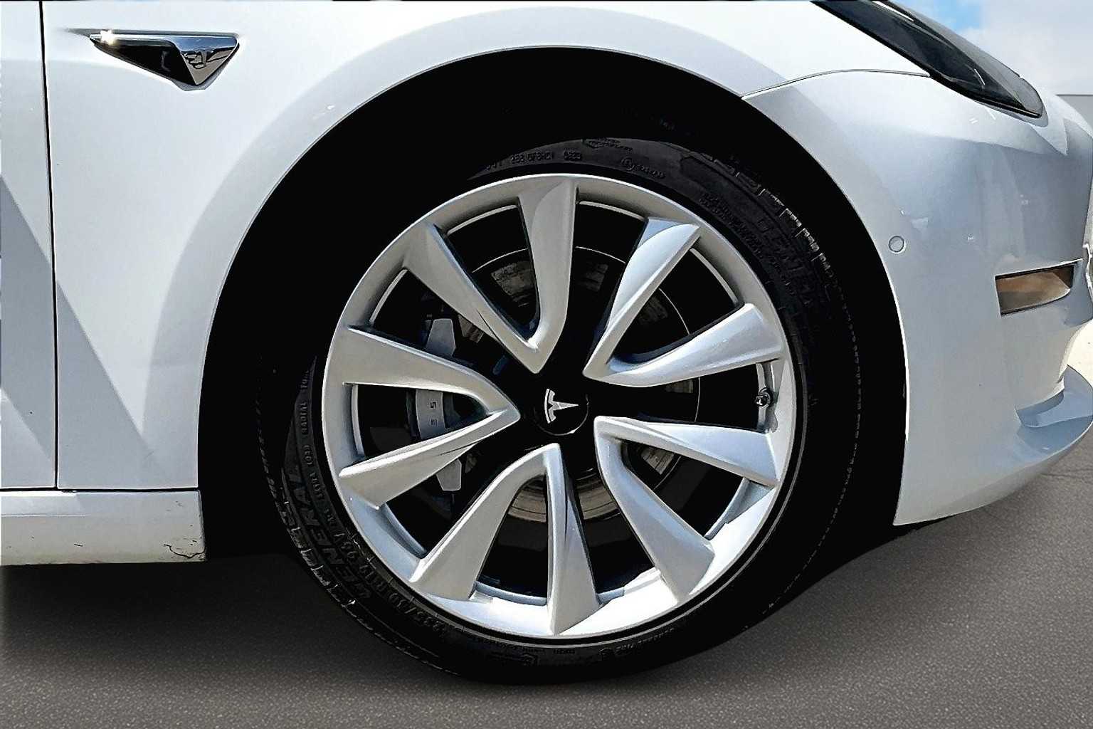 Thumbnail: 2018 Tesla Model 3 - 7