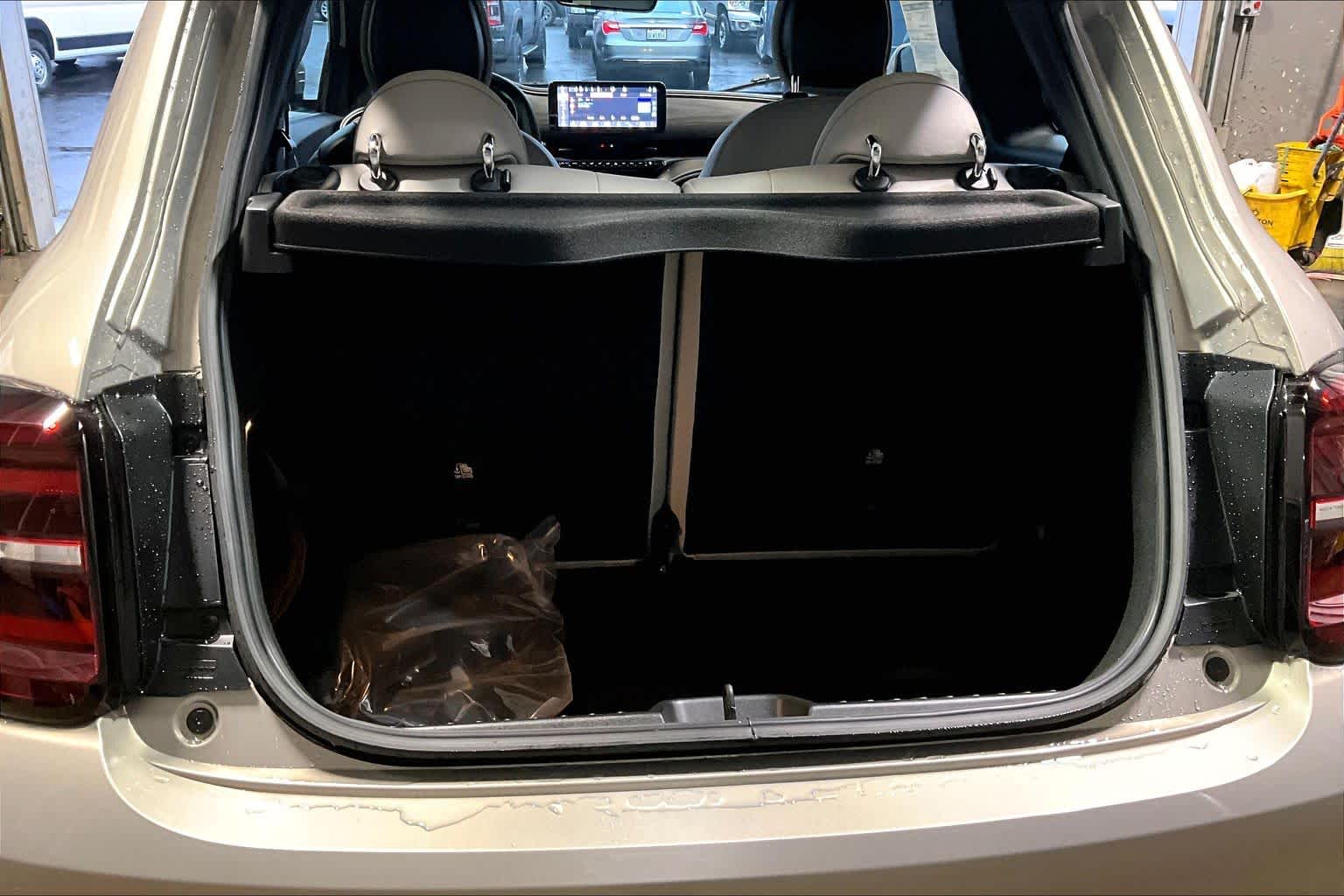 Thumbnail: 2025 Fiat 500e - 19