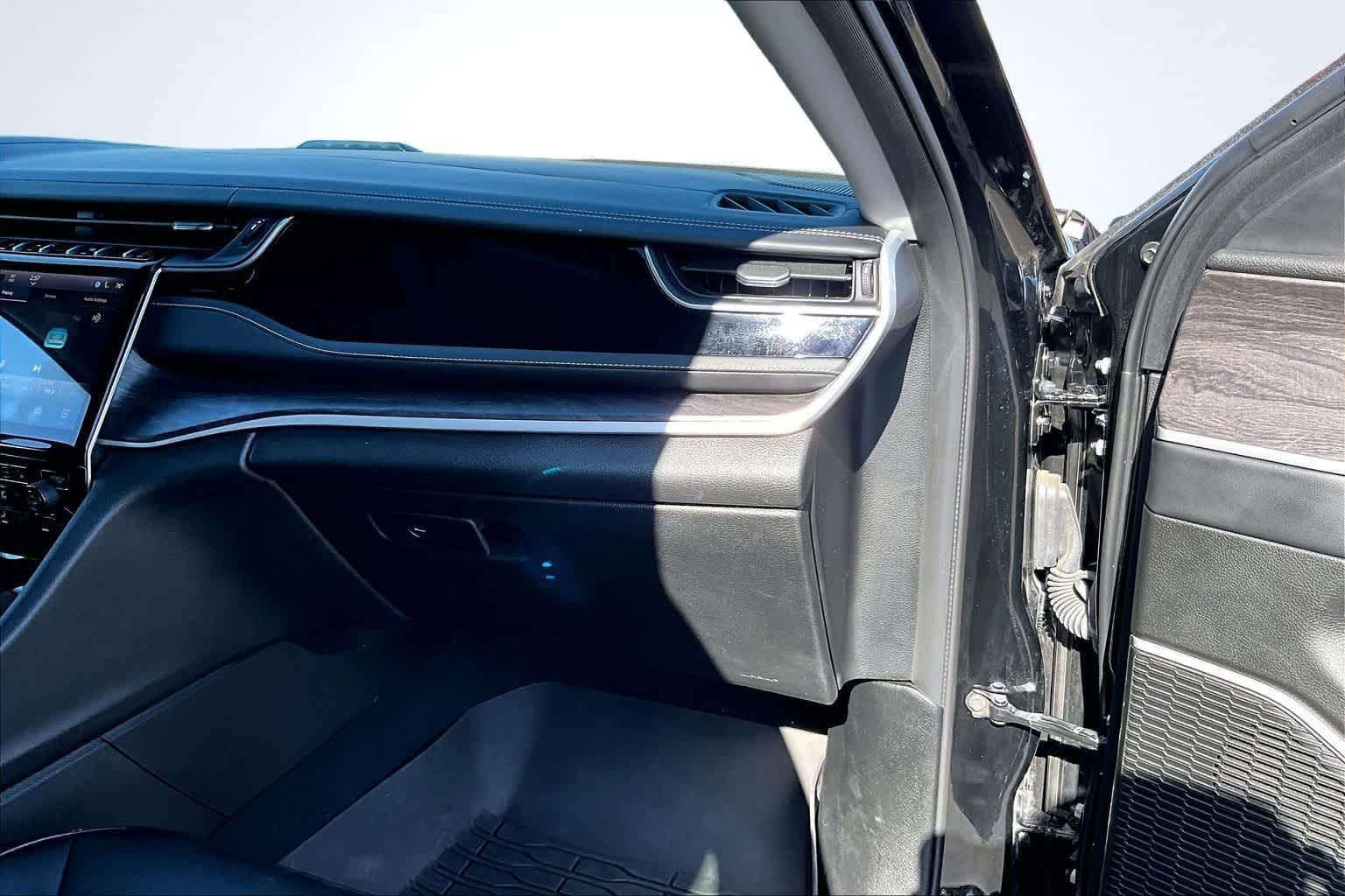 Thumbnail: 2022 Jeep Grand Cherokee - 24