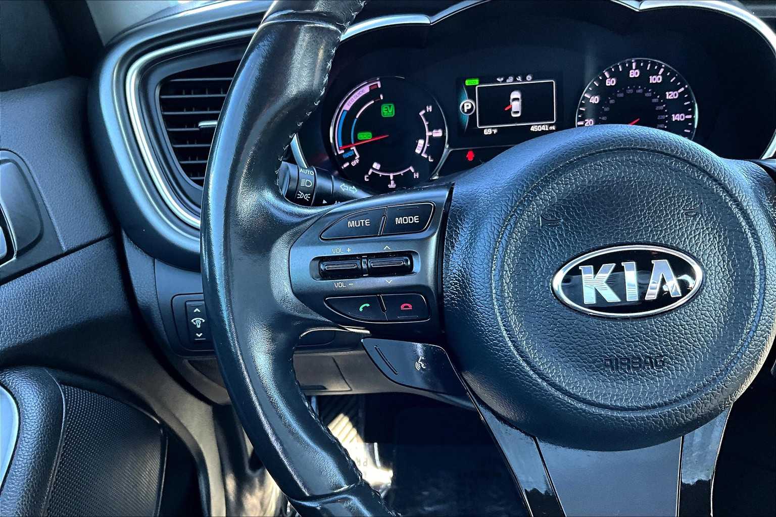 Thumbnail: 2015 Kia Optima - 25