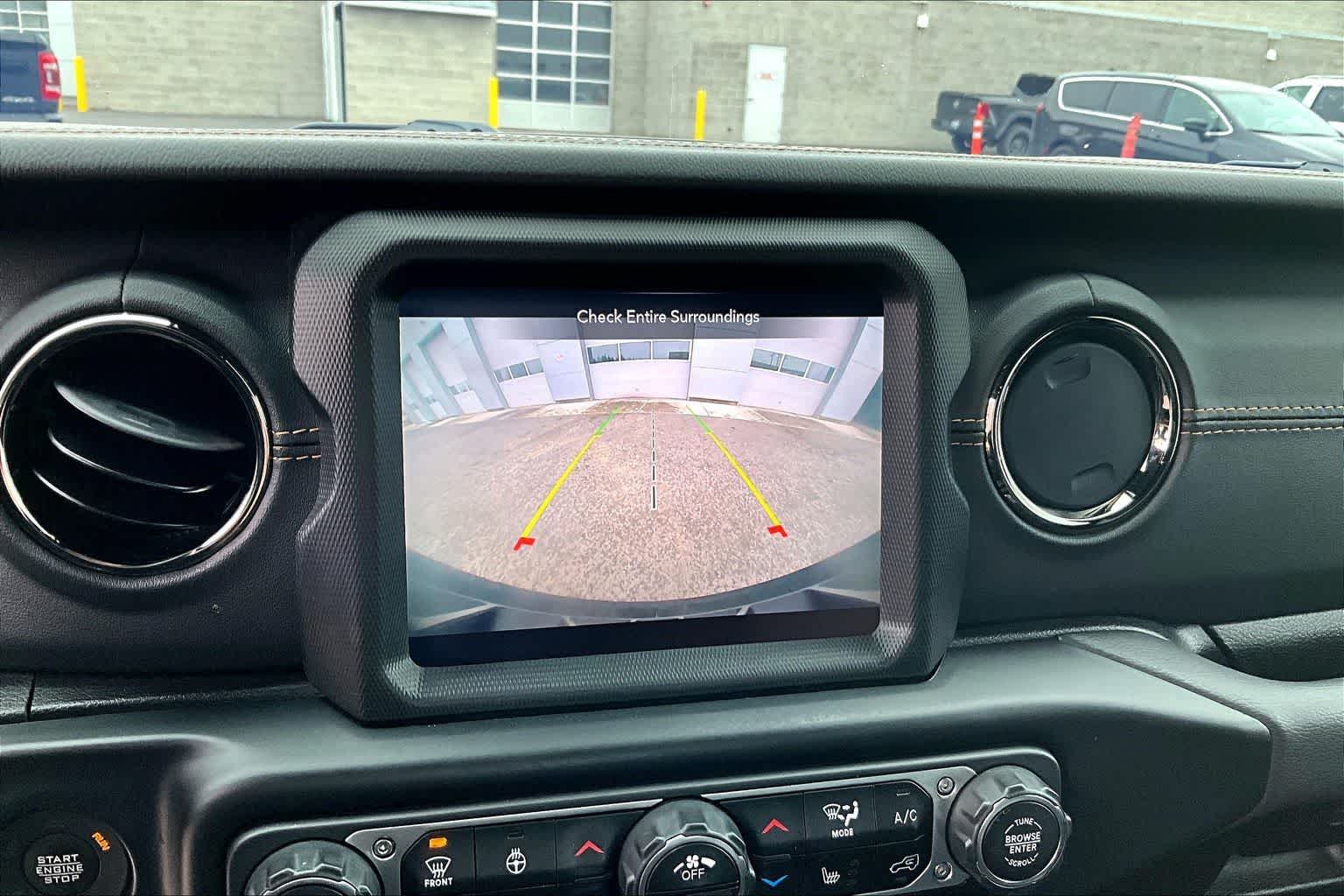 Thumbnail: 2022 Jeep Wrangler - 27