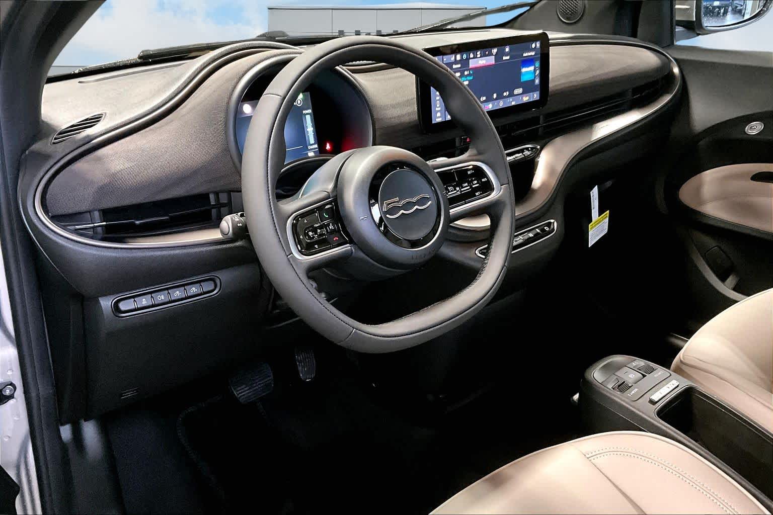 Thumbnail: 2025 Fiat 500e - 2