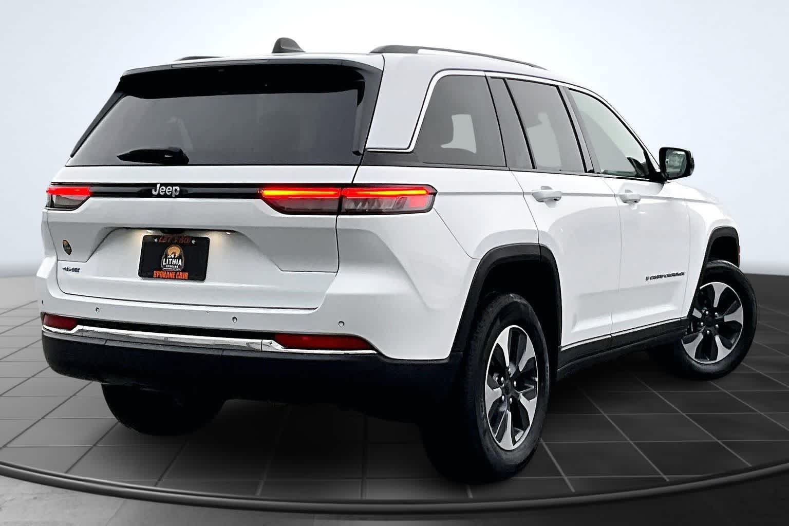 Thumbnail: 2022 Jeep Grand Cherokee - 23