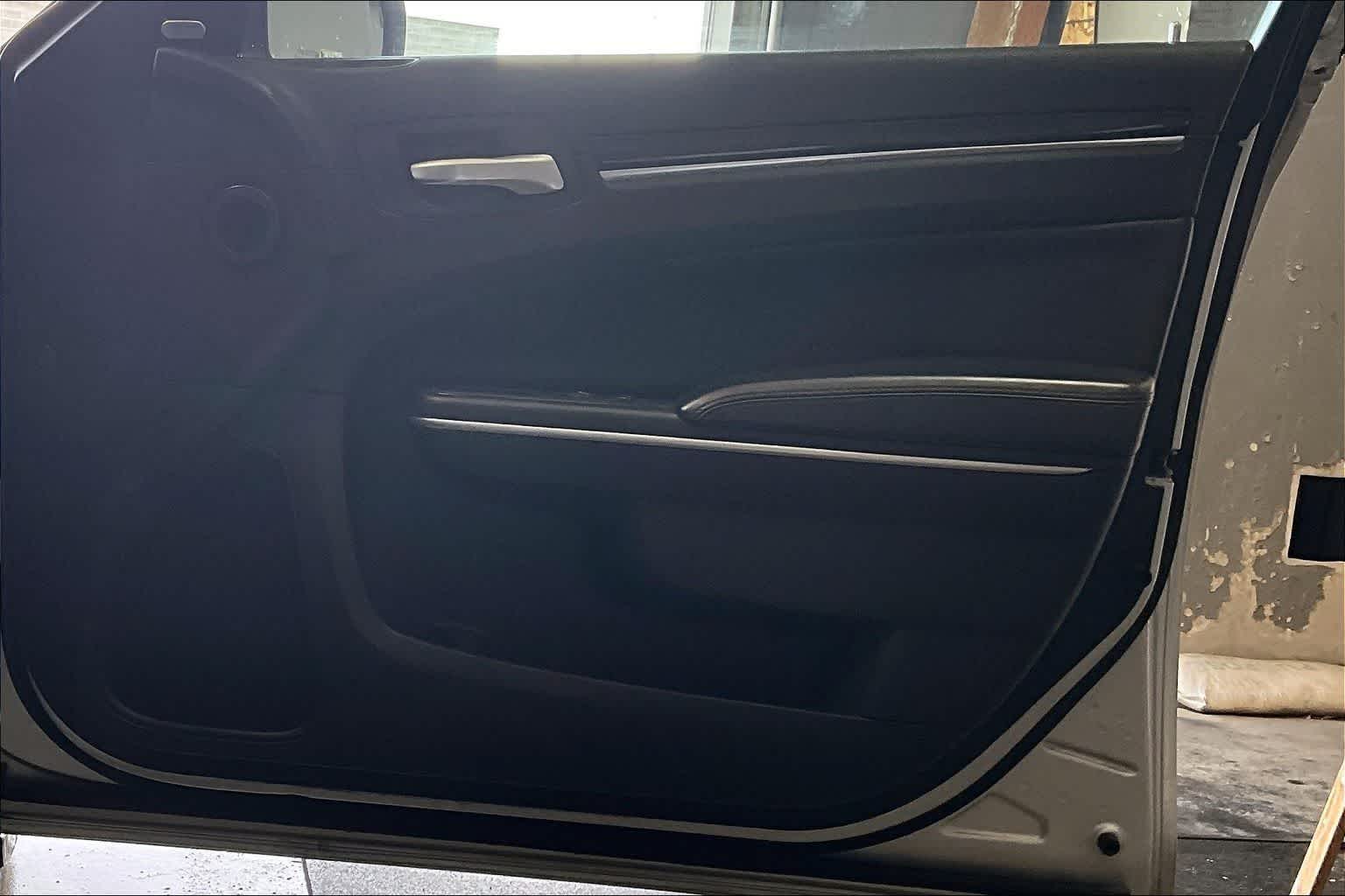 Thumbnail: 2020 Chrysler 300 - 29