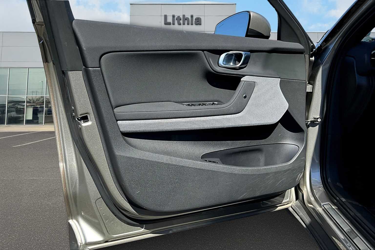Thumbnail: 2022 Polestar 2 - 24