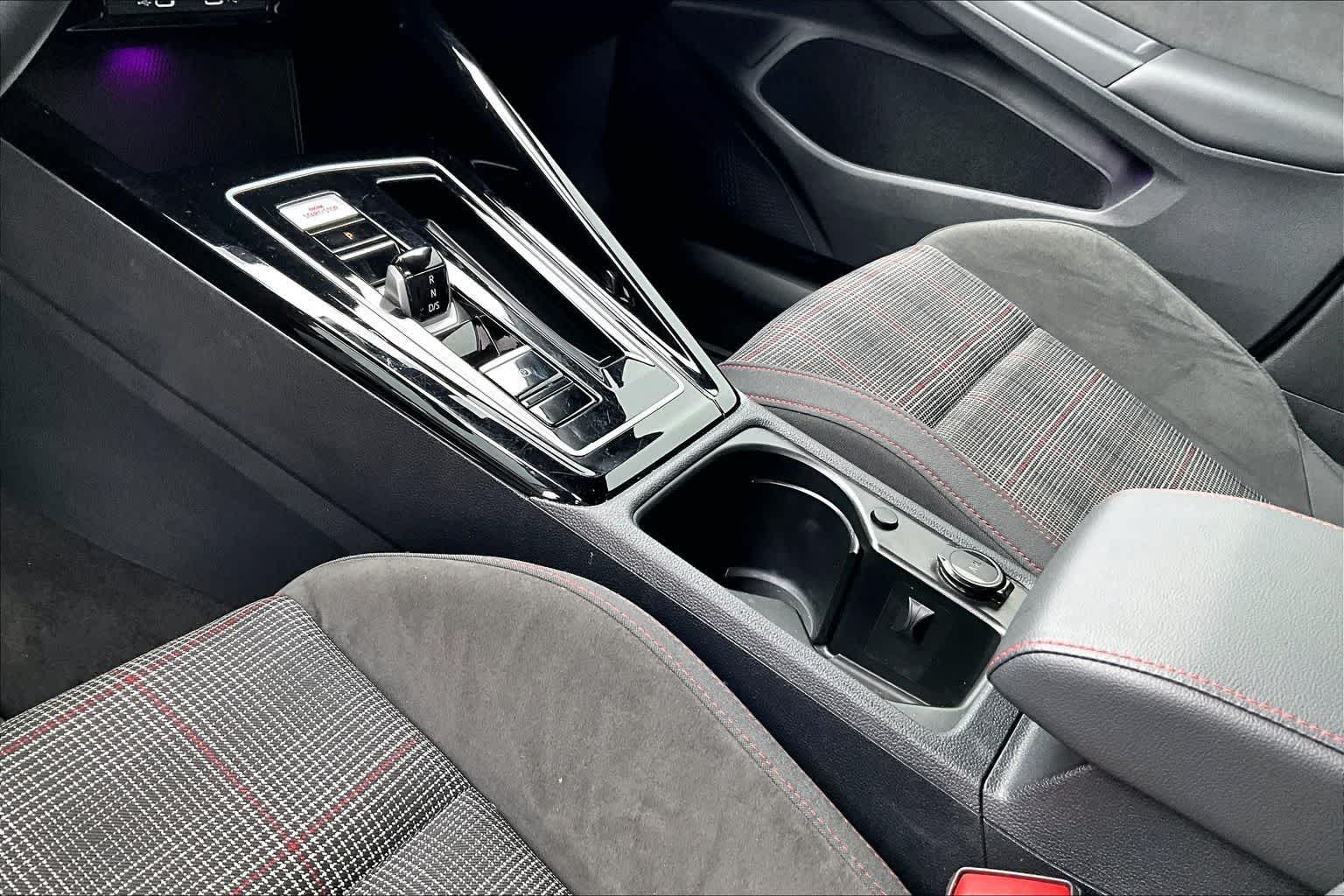 Thumbnail: 2025 Volkswagen Golf - 17