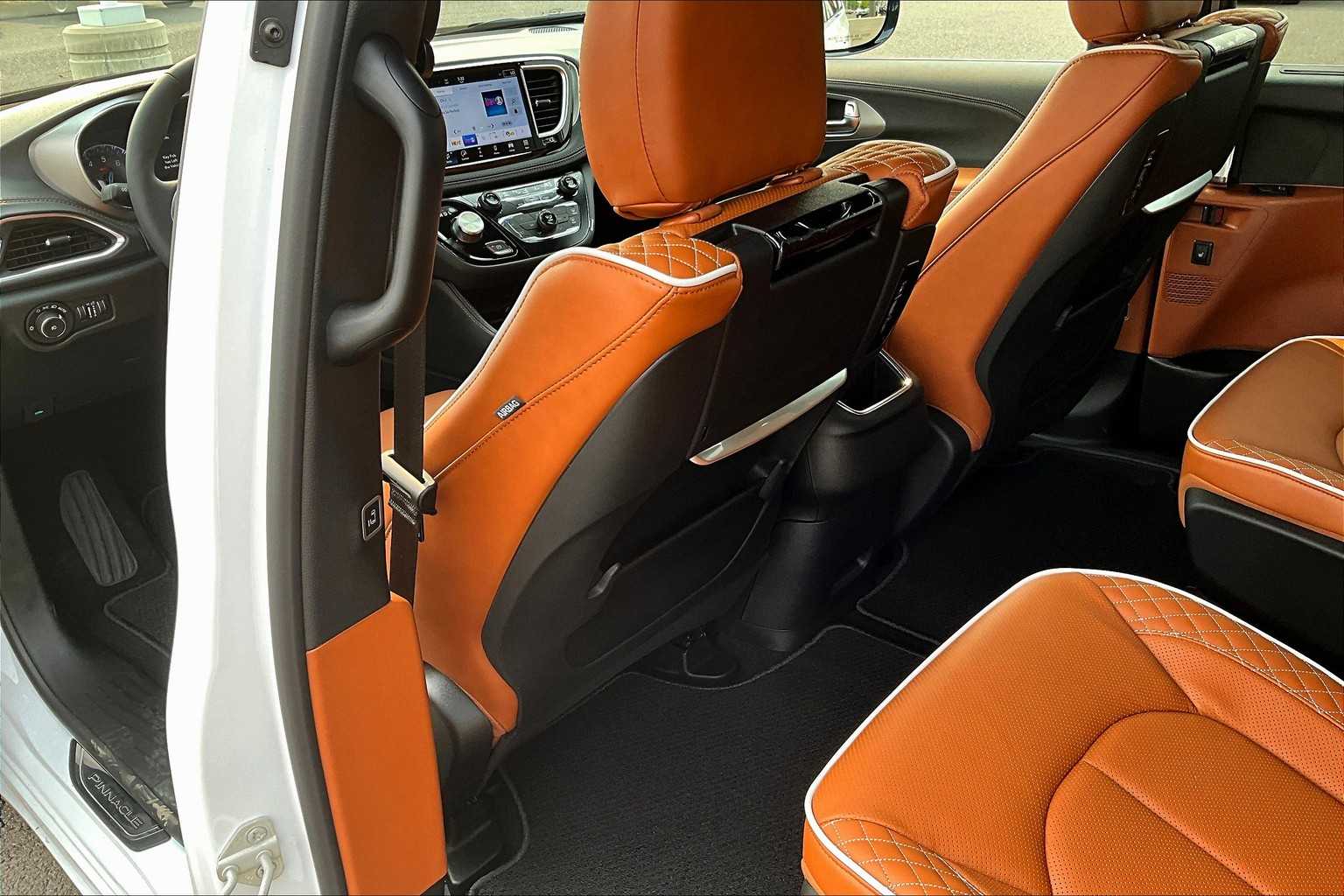 Thumbnail: 2026 Chrysler Pacifica - 12