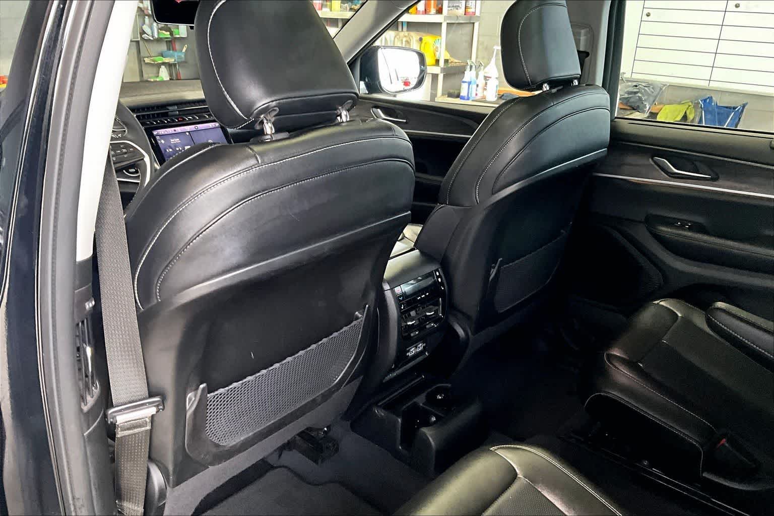 Thumbnail: 2023 Jeep Grand Cherokee L - 12