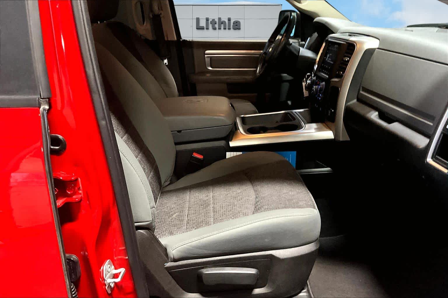 Thumbnail: 2019 RAM 1500 Classic - 14