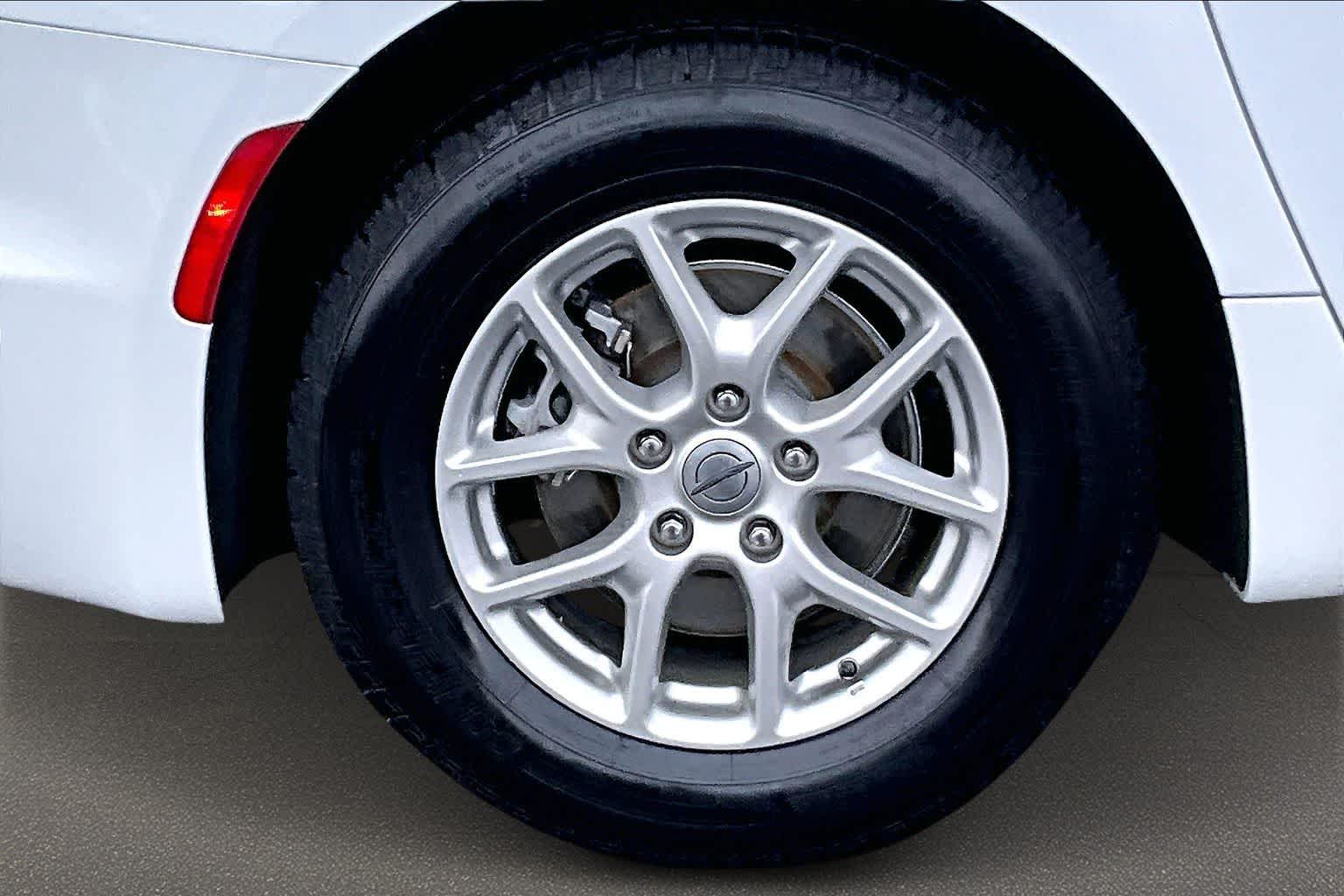 Thumbnail: 2024 Chrysler Pacifica - 36