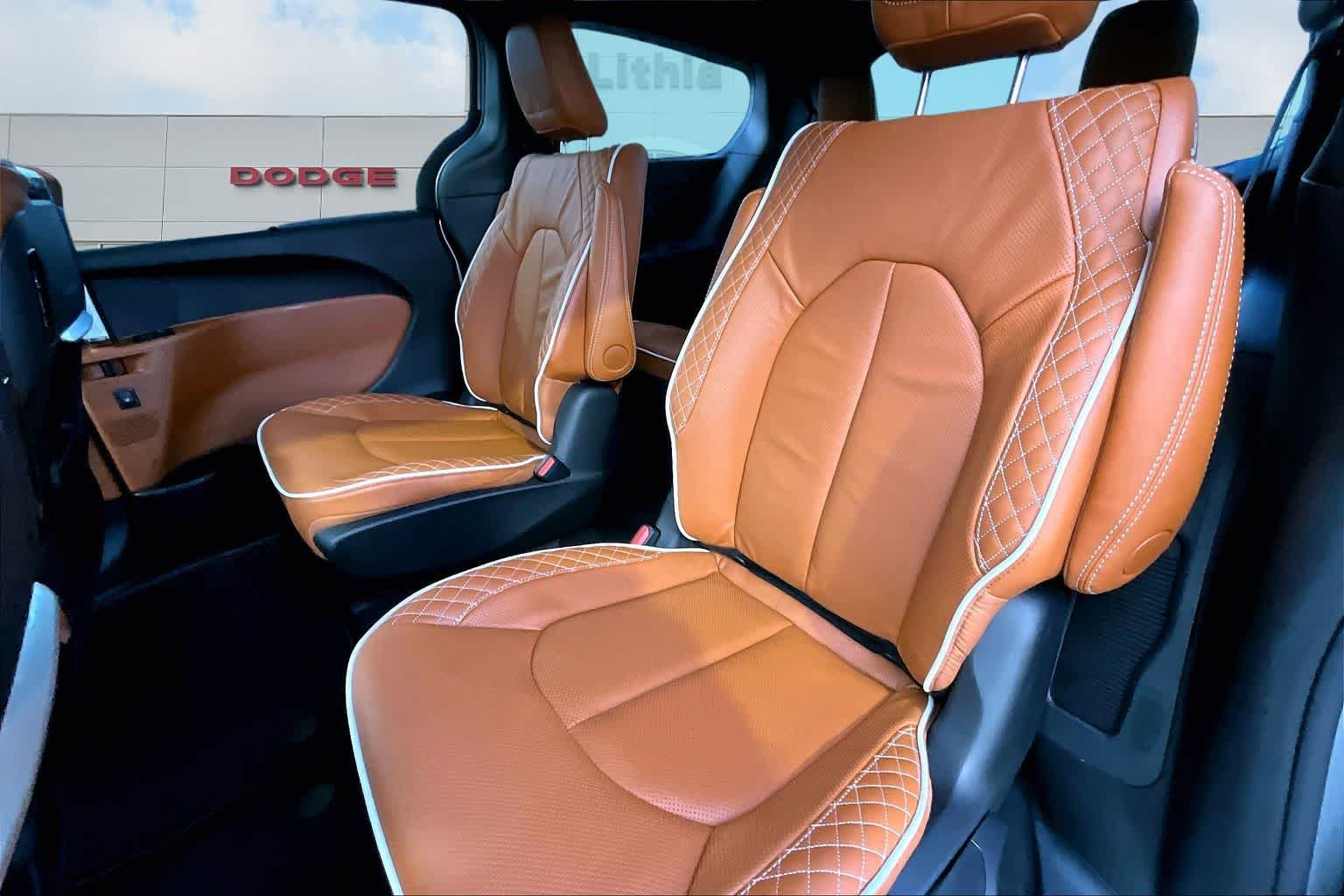 Thumbnail: 2026 Chrysler Pacifica - 13