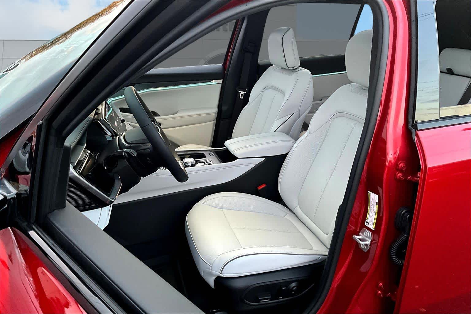 Thumbnail: 2025 Jeep Wagoneer S - 11