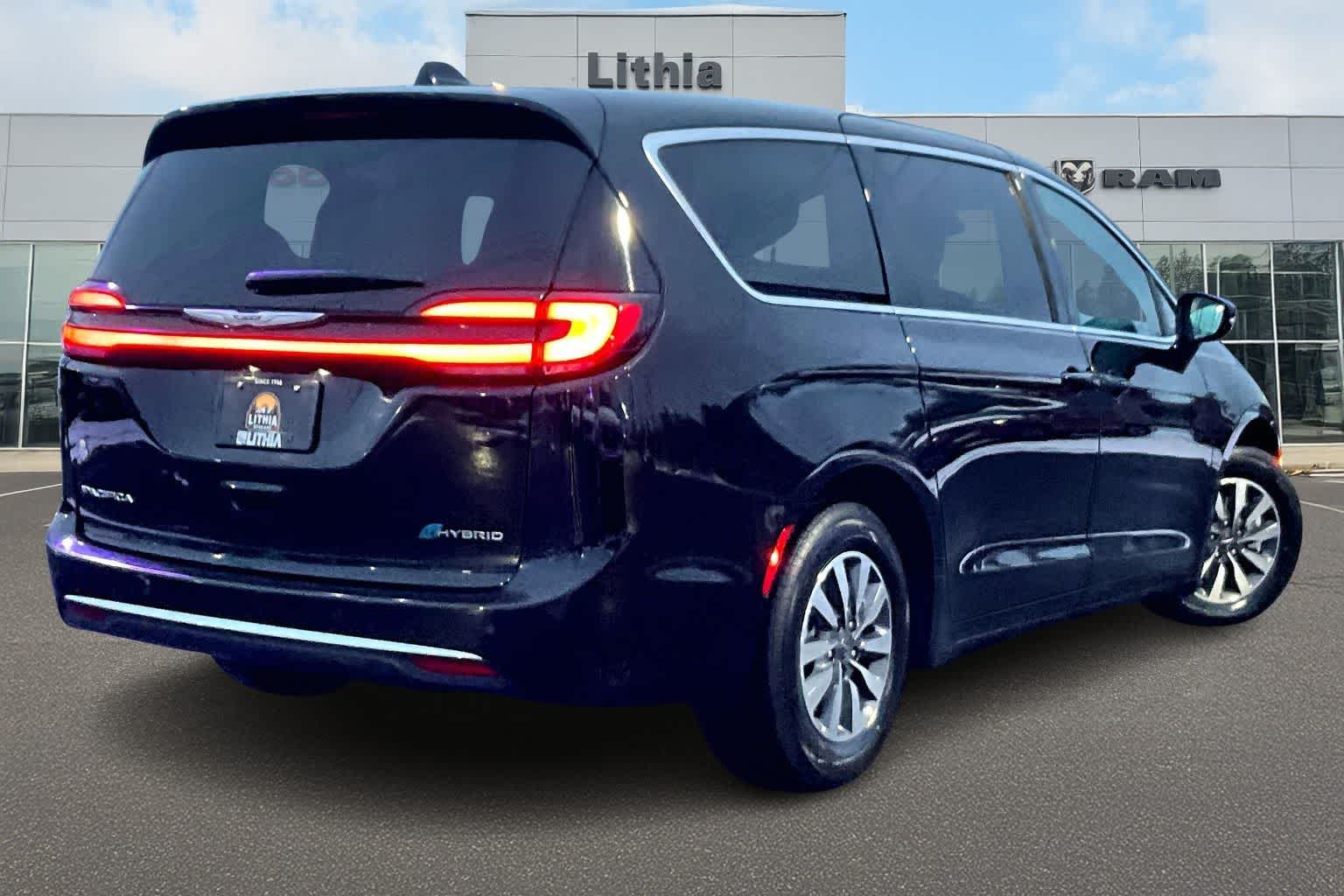 Thumbnail: 2024 Chrysler Pacifica - 23