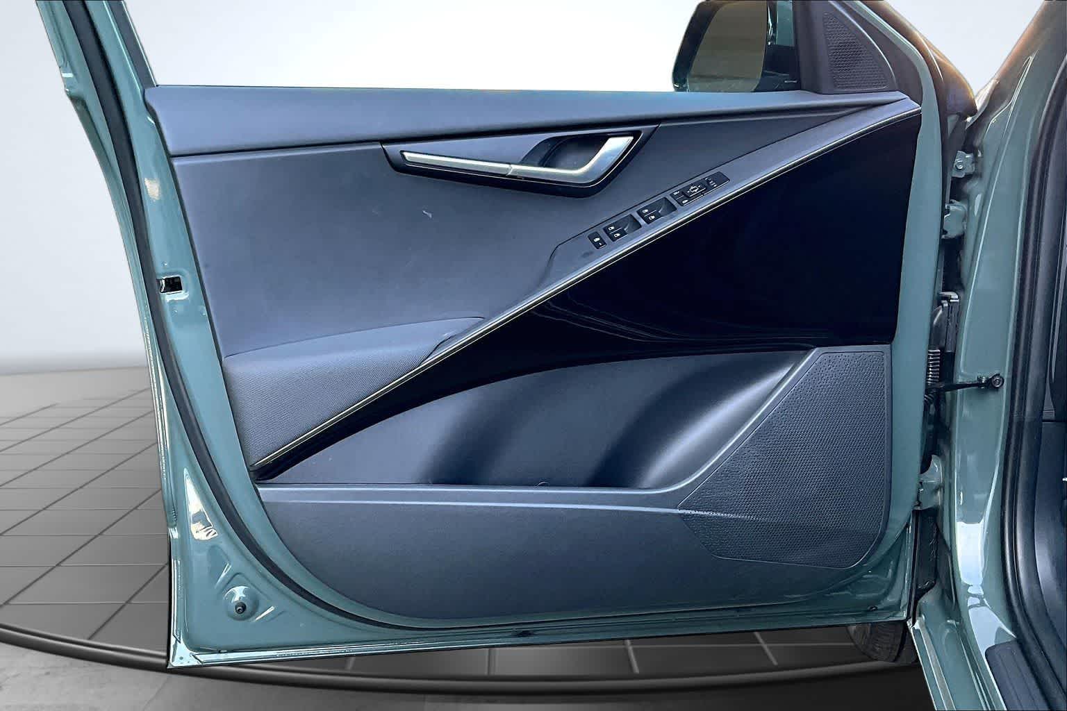 Thumbnail: 2024 Kia Niro - 28