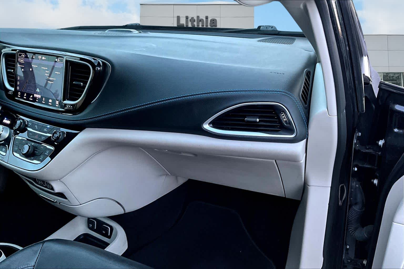 Thumbnail: 2021 Chrysler Pacifica - 24