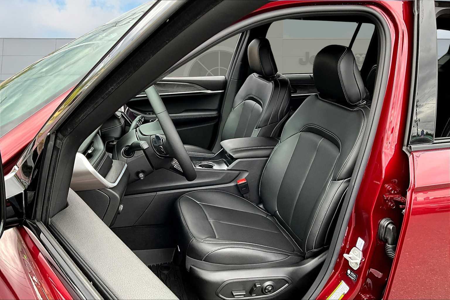 Thumbnail: 2025 Jeep Grand Cherokee - 11