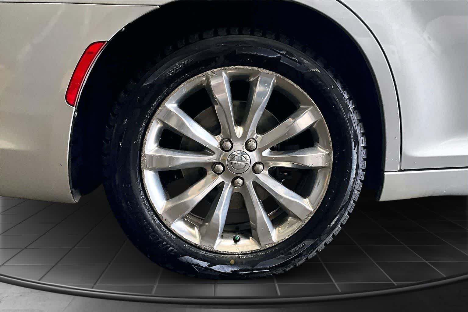 Thumbnail: 2020 Chrysler 300 - 35