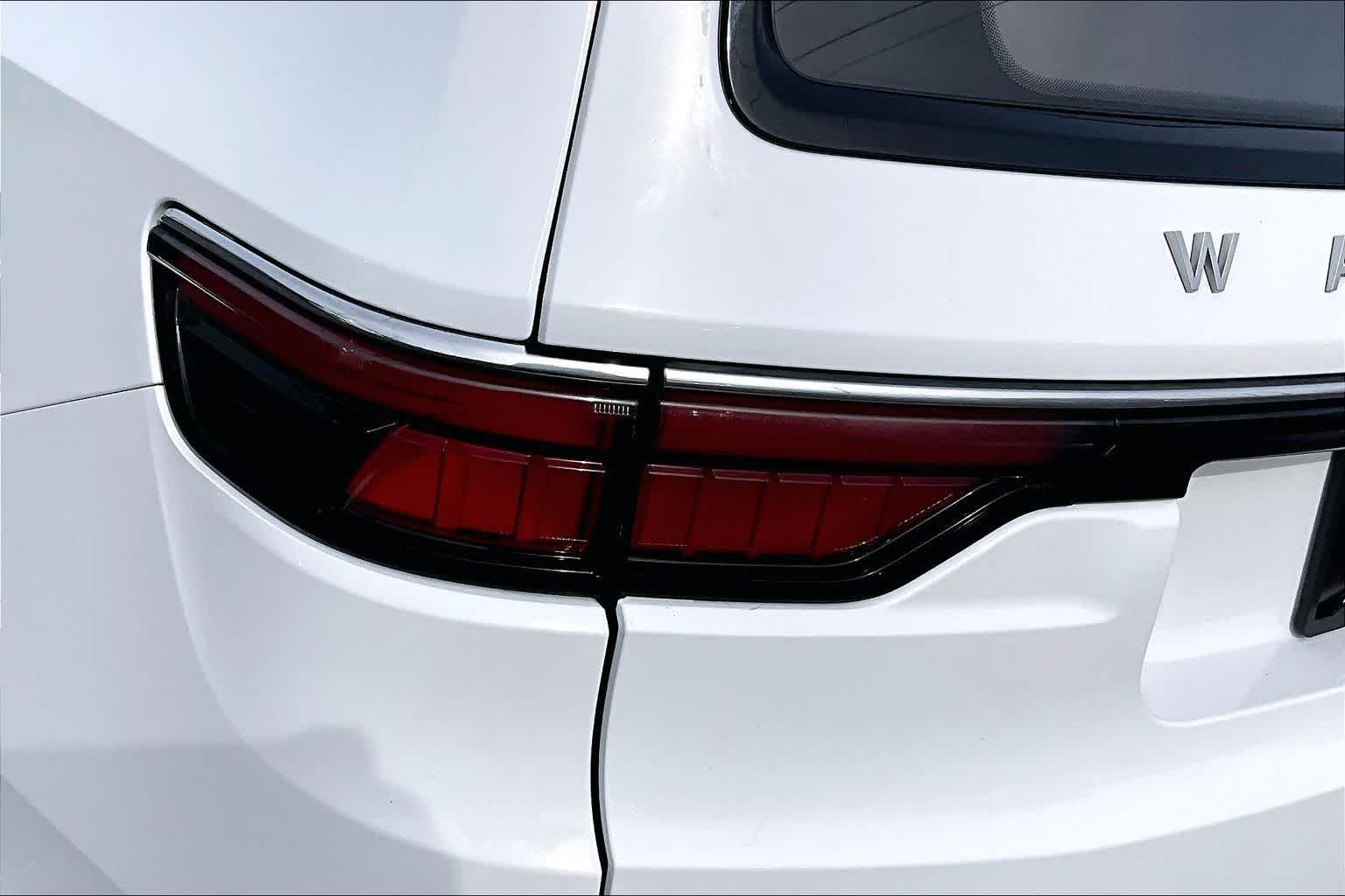 Thumbnail: 2023 Jeep Wagoneer - 32