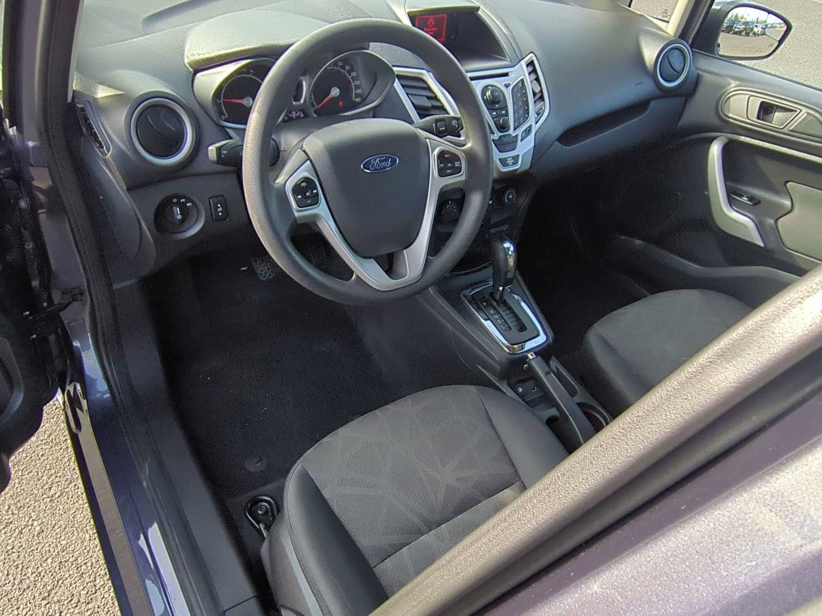 2012 Ford Fiesta SE 10