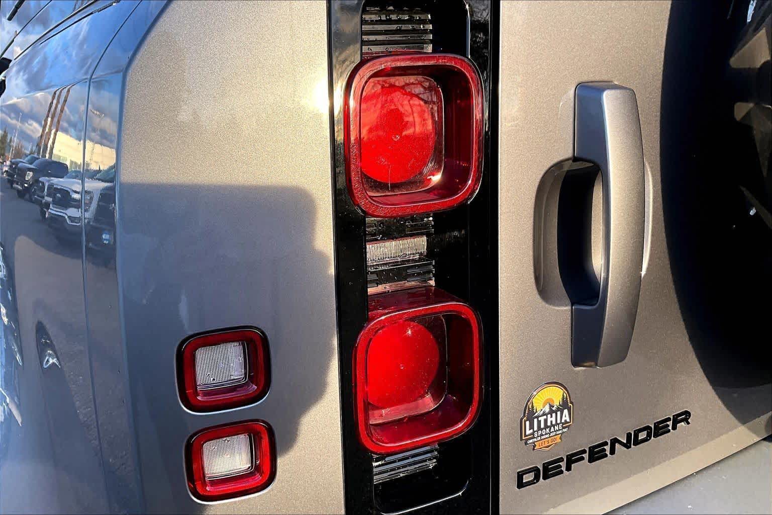 Thumbnail: 2024 Land Rover Defender - 32