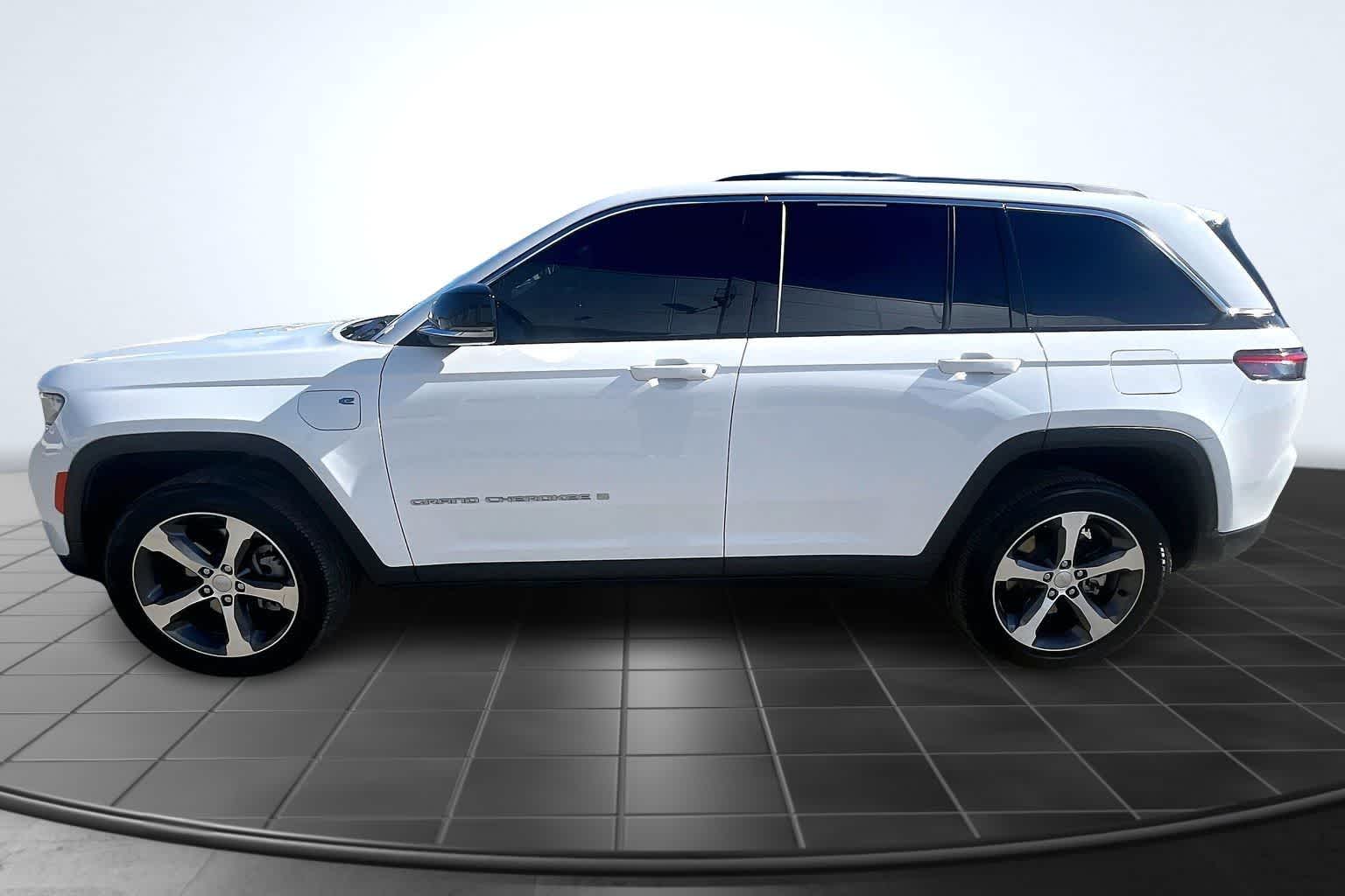 Thumbnail: 2022 Jeep Grand Cherokee - 3