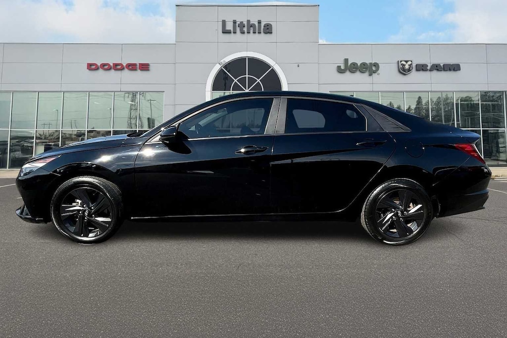 Used 2022 Hyundai Elantra SEL Sedan