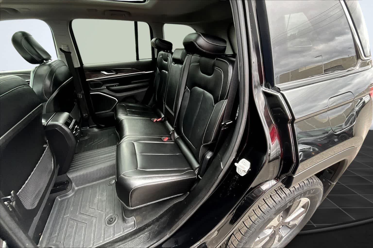 Thumbnail: 2022 Jeep Grand Cherokee - 13