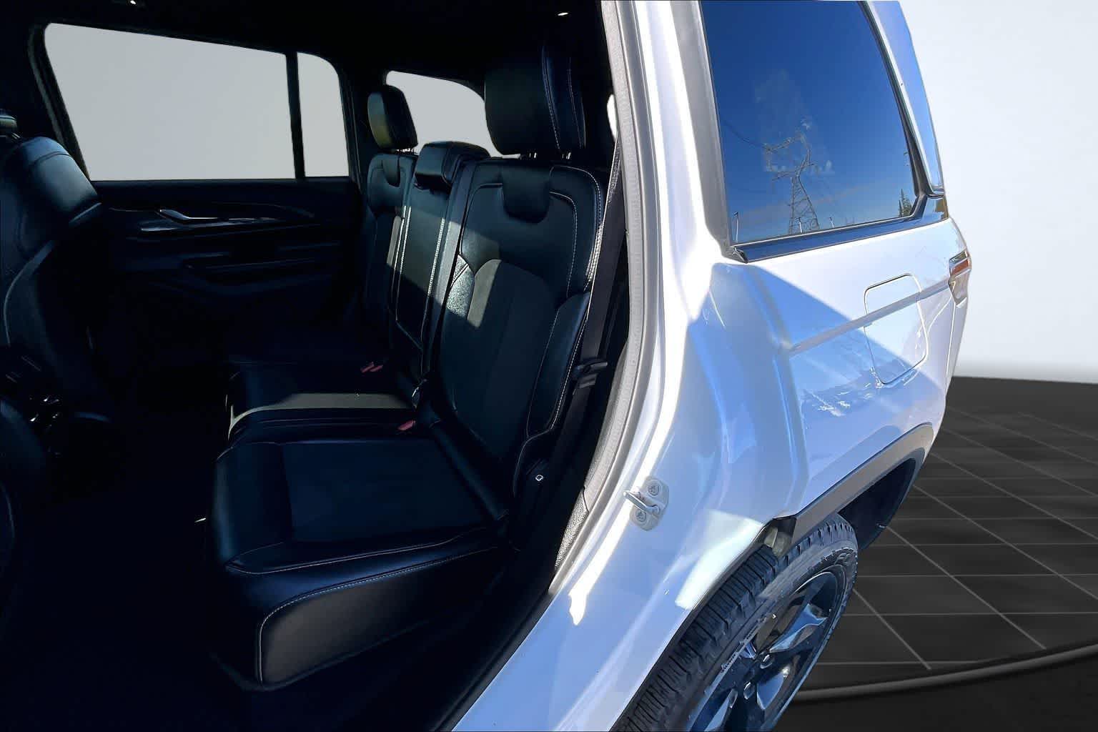 Thumbnail: 2023 Jeep Grand Cherokee - 13