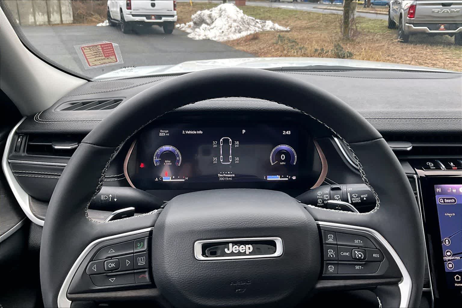 Thumbnail: 2023 Jeep Grand Cherokee L - 17