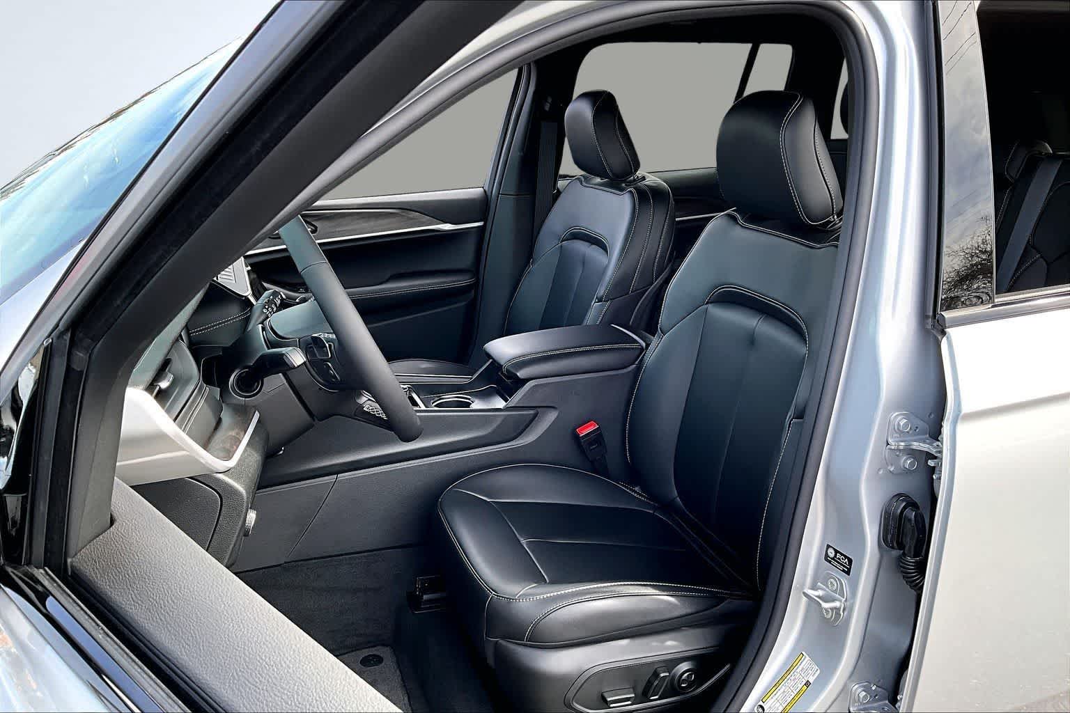 Thumbnail: 2026 Jeep Grand Cherokee - 11