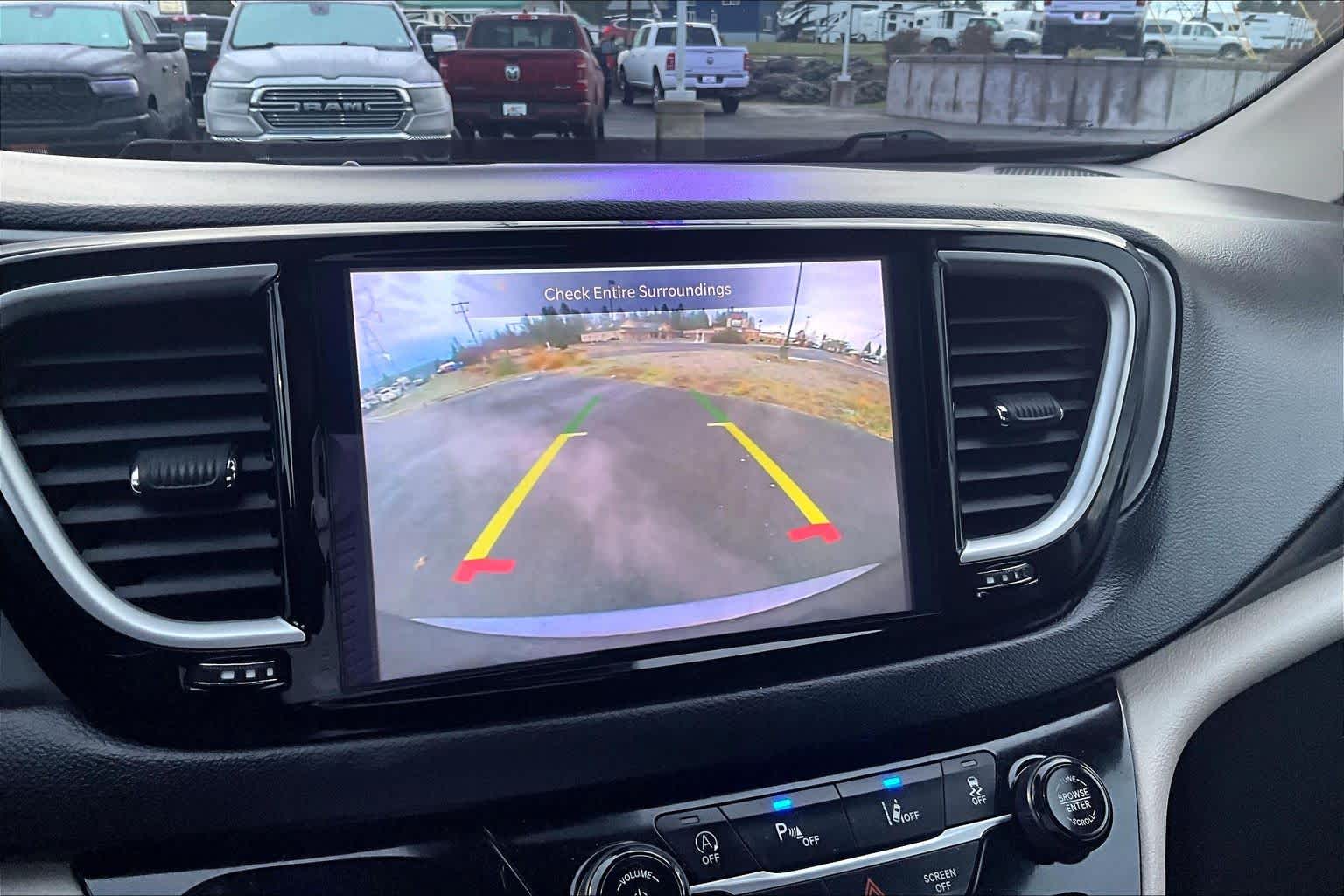 Thumbnail: 2022 Chrysler Pacifica - 27