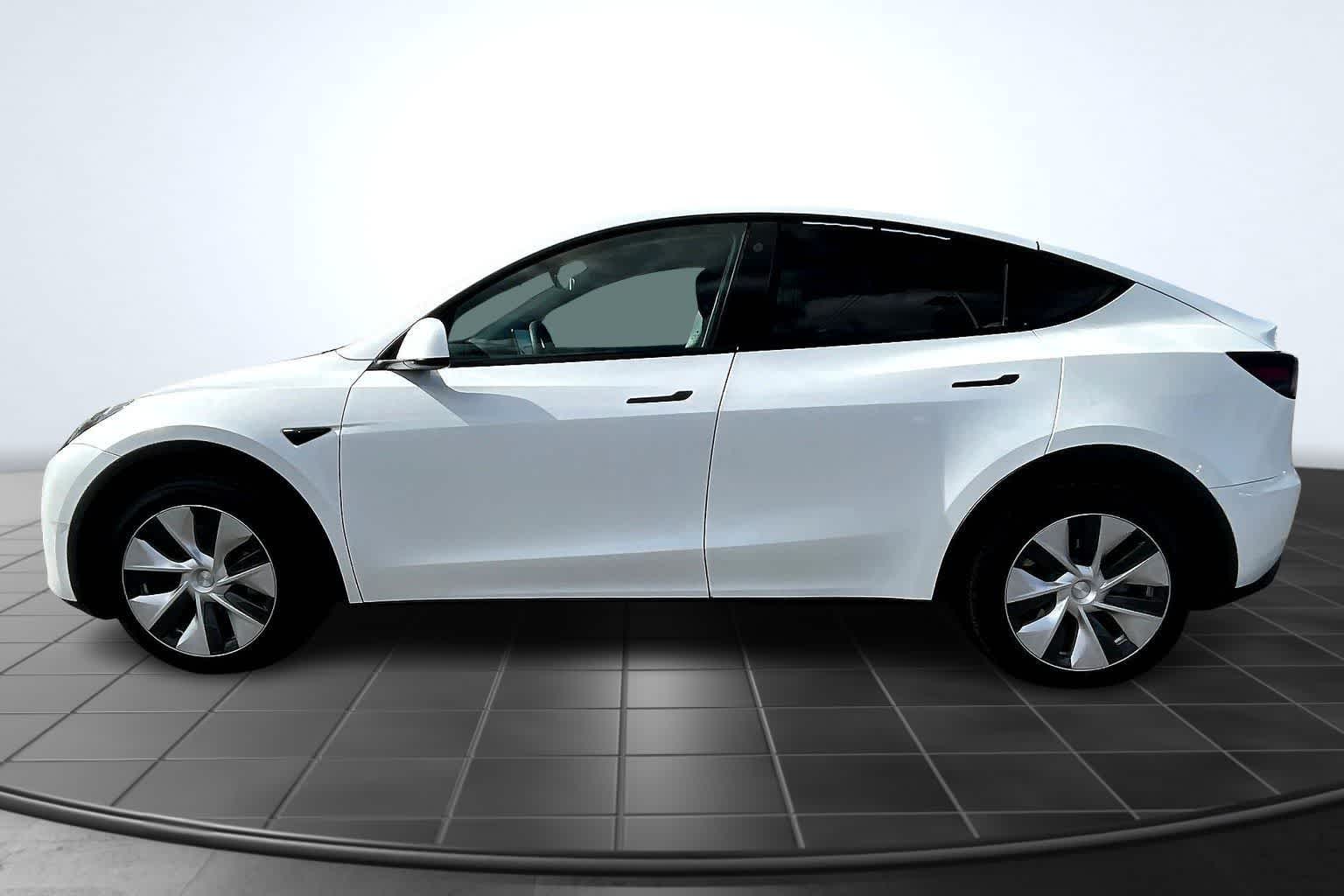 Thumbnail: 2023 Tesla Model Y - 3