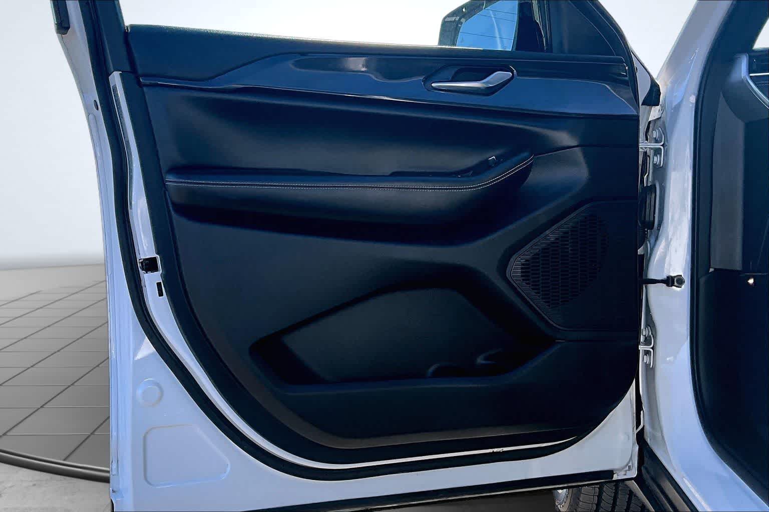 Thumbnail: 2023 Jeep Grand Cherokee - 28