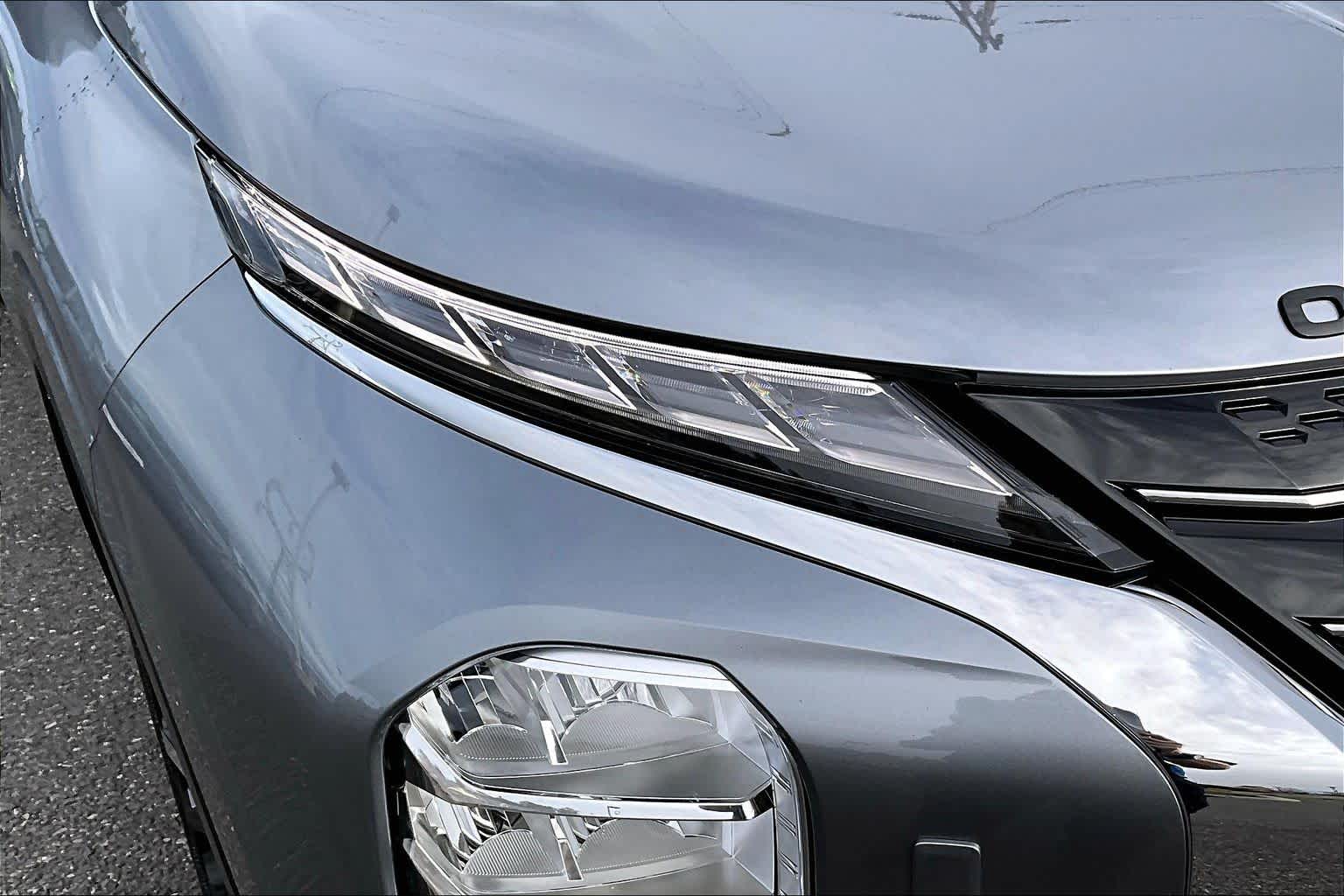 Thumbnail: 2023 Mitsubishi Outlander - 31