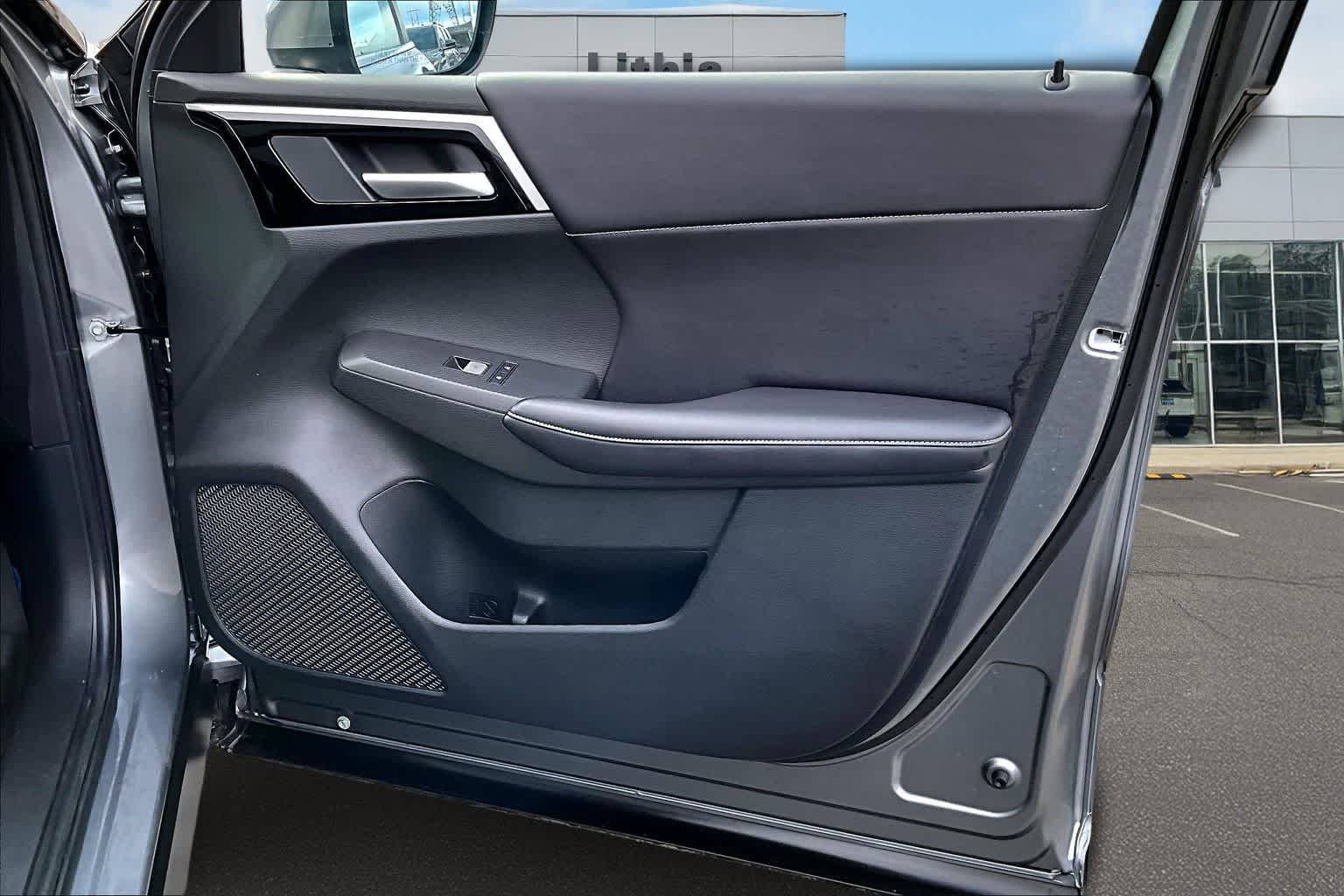 Thumbnail: 2023 Mitsubishi Outlander - 29