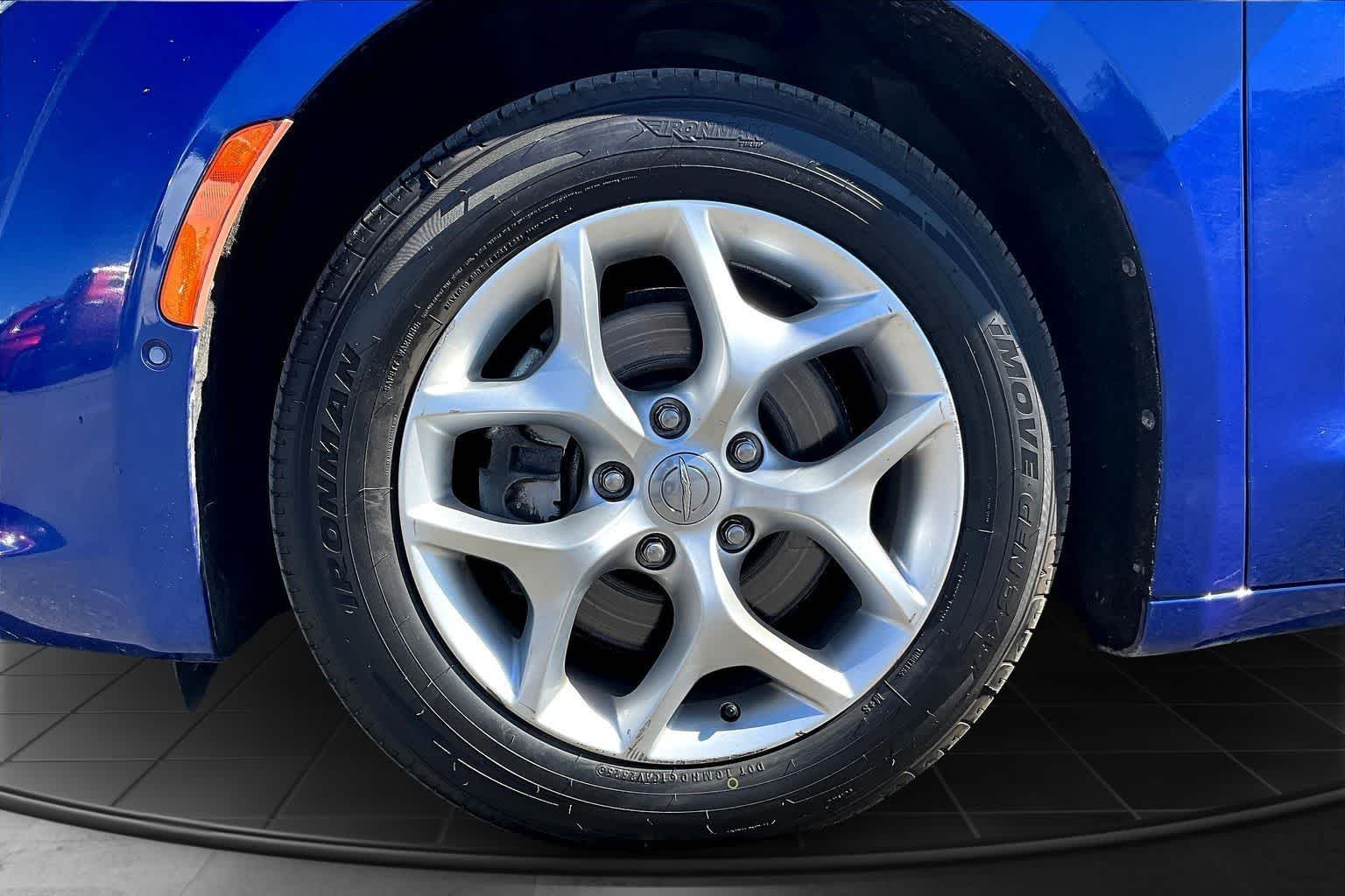 Thumbnail: 2020 Chrysler Pacifica - 8