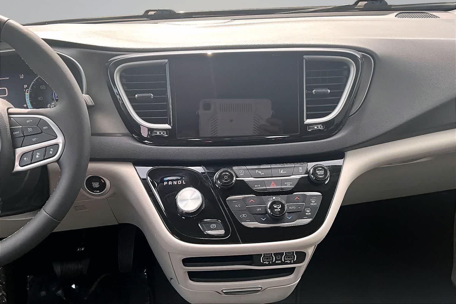 Thumbnail: 2024 Chrysler Pacifica - 16