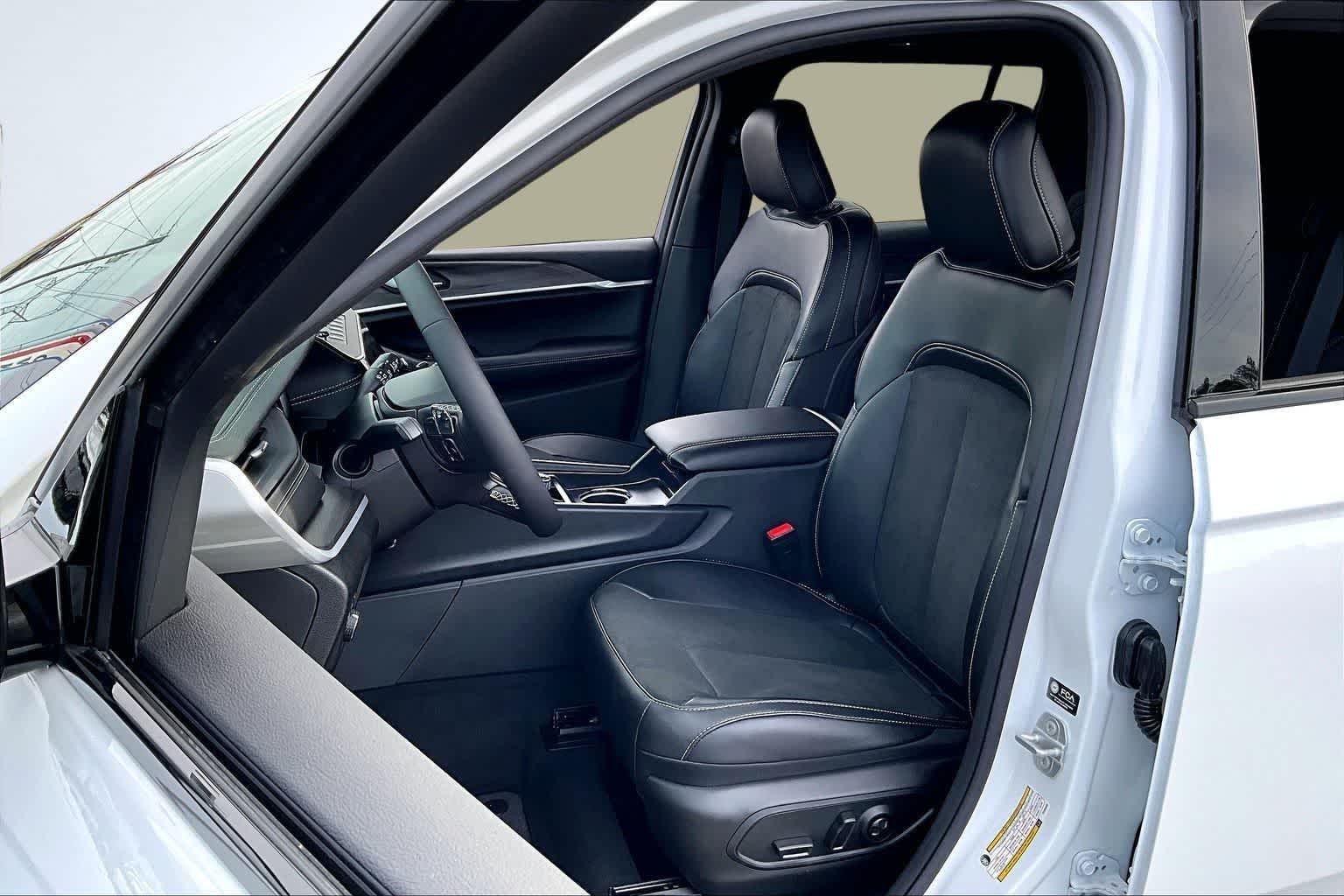 Thumbnail: 2026 Jeep Grand Cherokee - 11