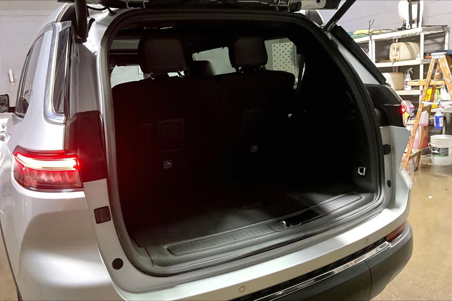 Thumbnail: 2024 Jeep Grand Cherokee L - 19