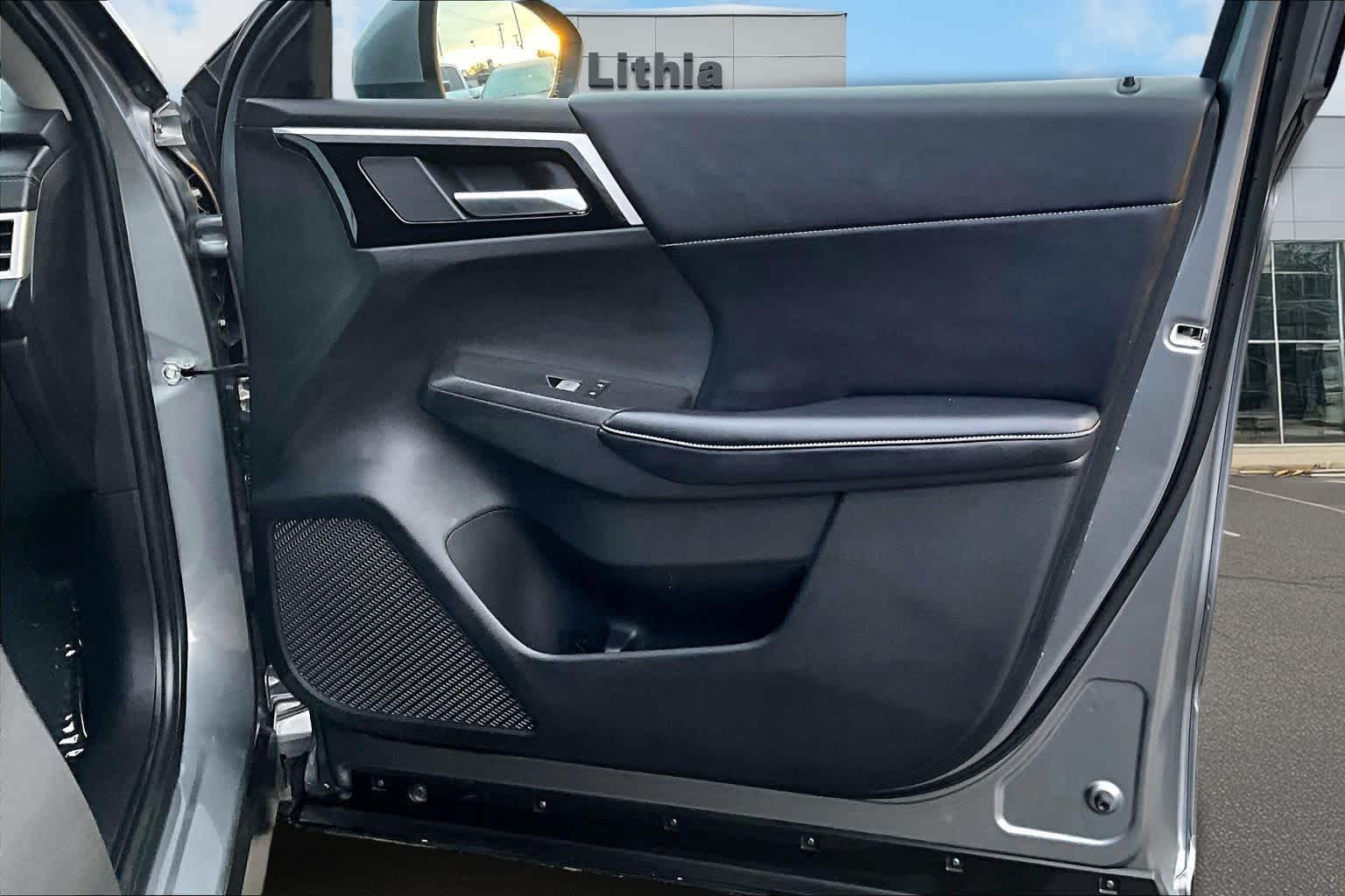 Thumbnail: 2024 Mitsubishi Outlander - 29