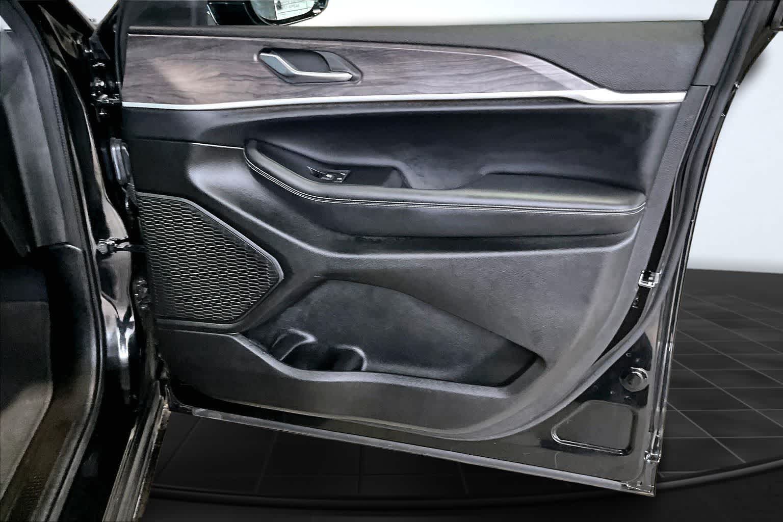 Thumbnail: 2023 Jeep Grand Cherokee L - 29