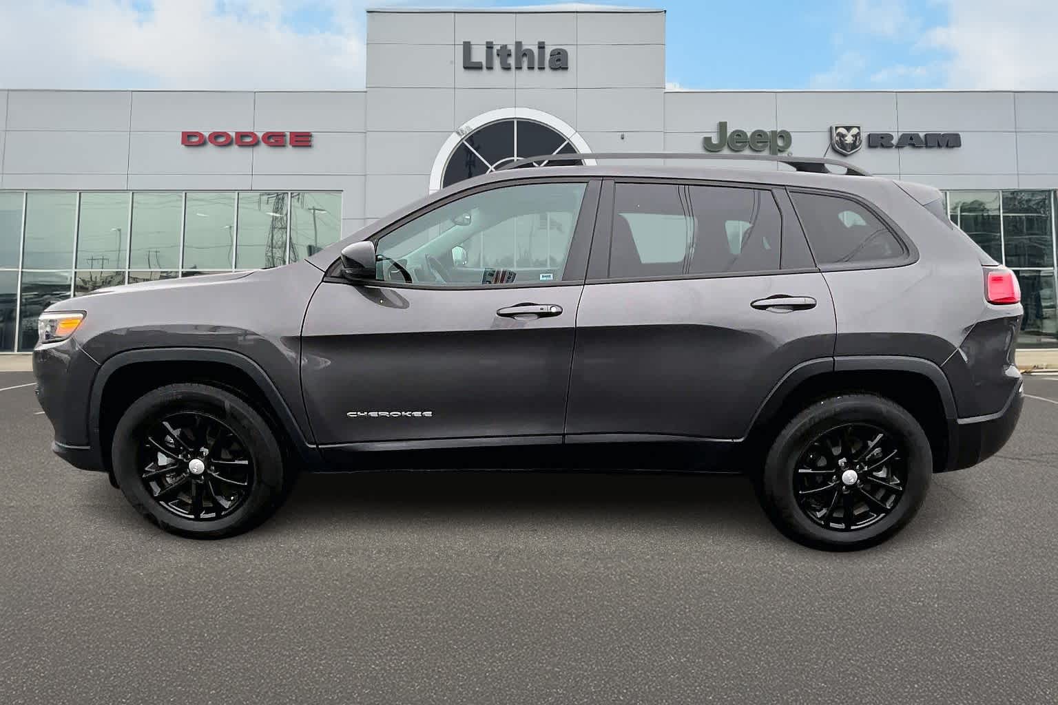 Thumbnail: 2022 Jeep Cherokee - 3