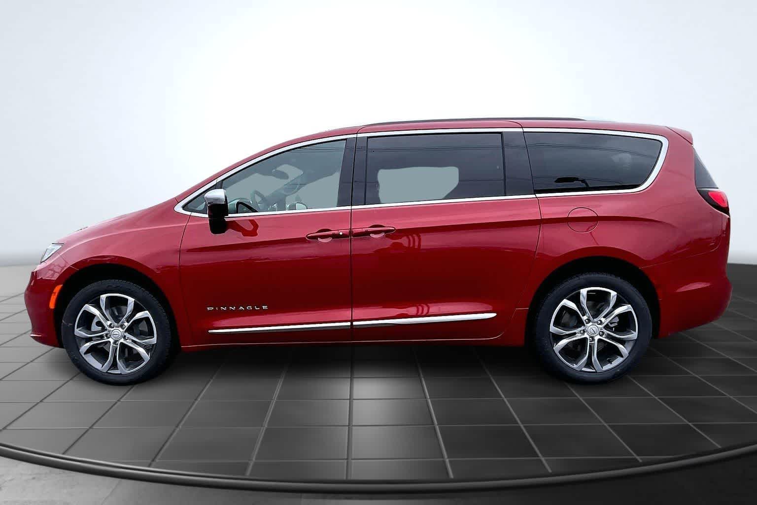 Thumbnail: 2026 Chrysler Pacifica - 3