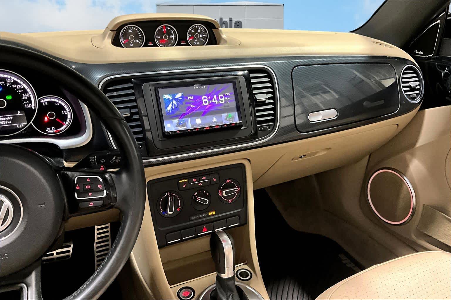 Thumbnail: 2015 Volkswagen Beetle - 16