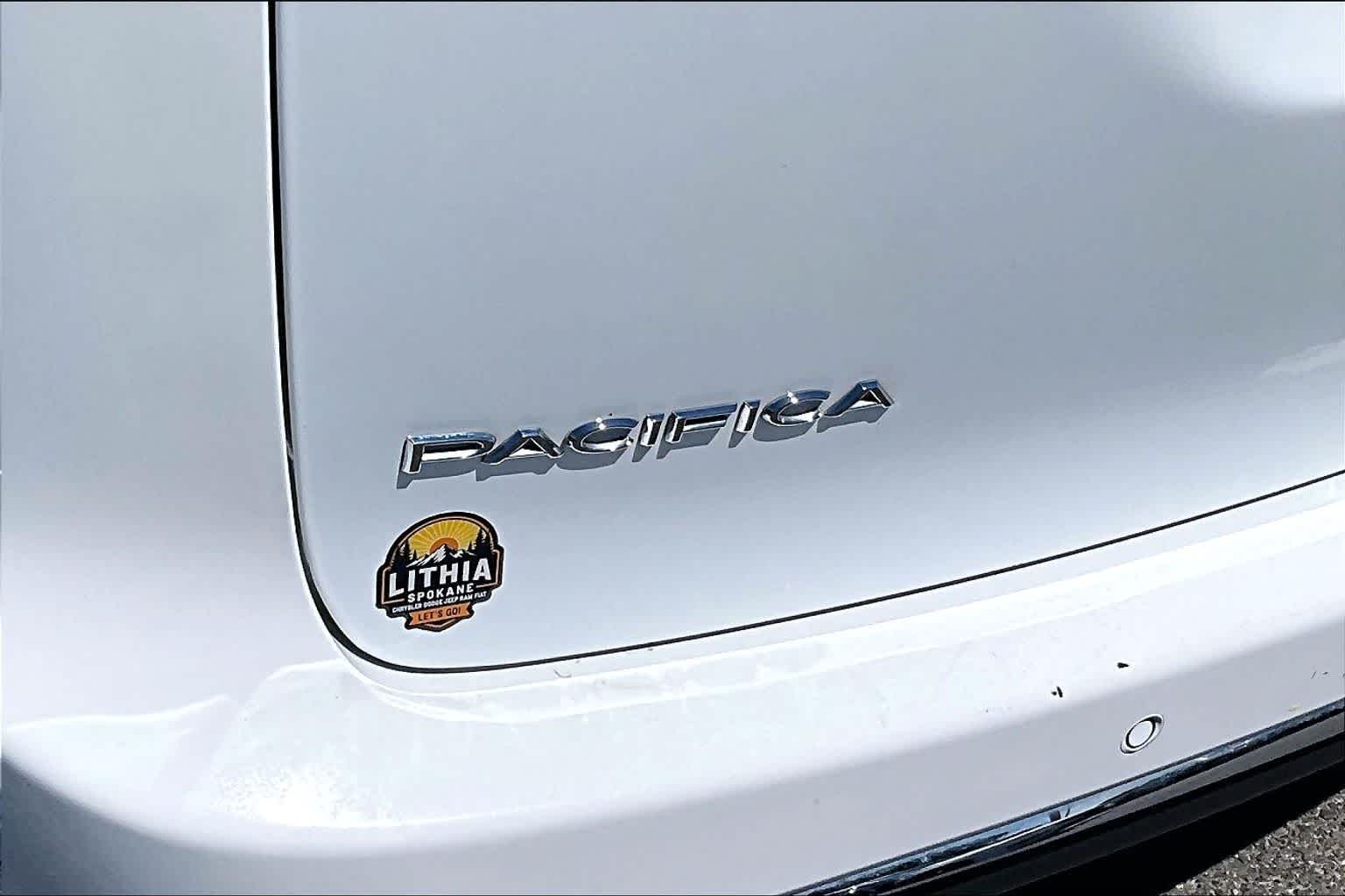 Thumbnail: 2023 Chrysler Pacifica - 6
