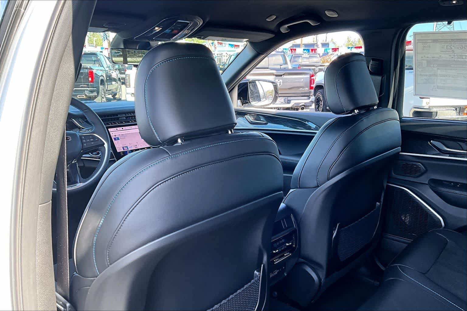 Thumbnail: 2025 Jeep Grand Cherokee - 12