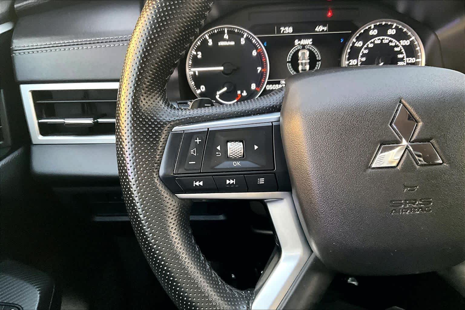 Thumbnail: 2024 Mitsubishi Outlander - 25